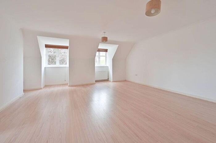 2 Bedroom Flat To Rent In Rickmansworth Road, Watford, WD18