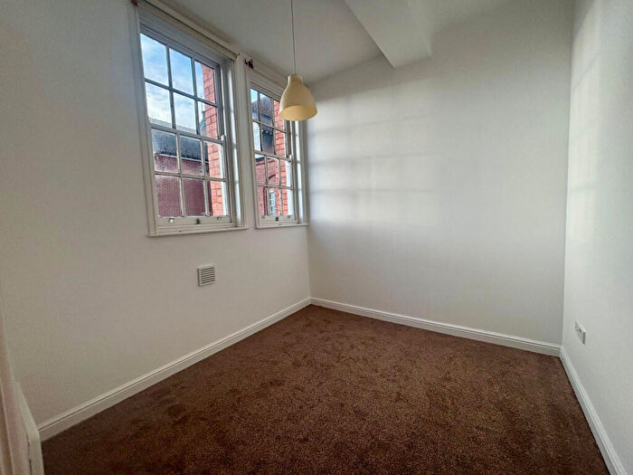 2 Bedroom Flat To Rent In College Gate, Salisbury Close, CW2