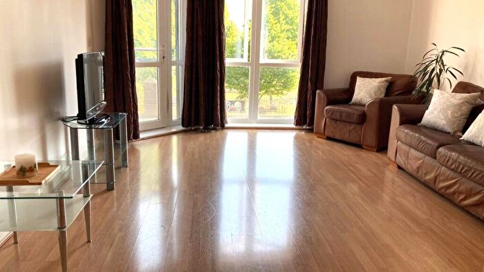 1 Bedroom Flat For Sale In High Road, Ilford, IG1