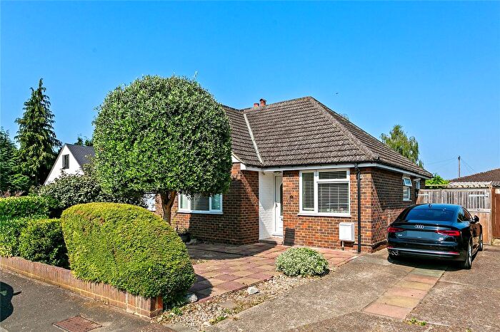 2 Bedroom Bungalow For Sale In Hollybank Close, Middlesex, TW12