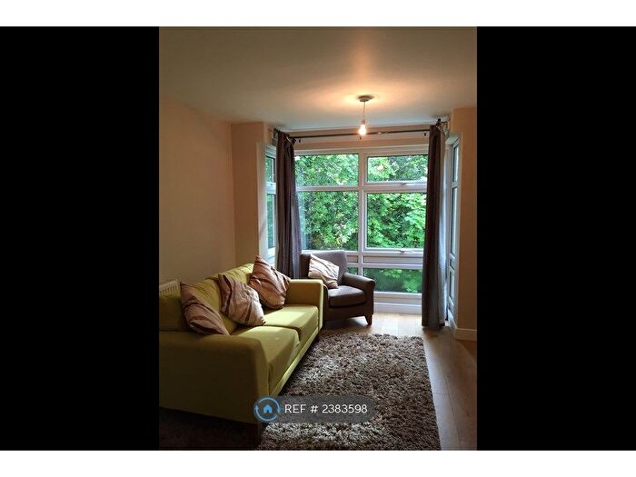 2 Bedroom Flat To Rent In Ratcliffe Court, Leicester, LE2