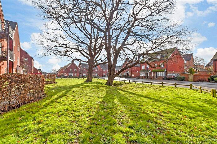 2 Bedroom Flat For Sale In Westvale Road, Horley, Surrey, RH6