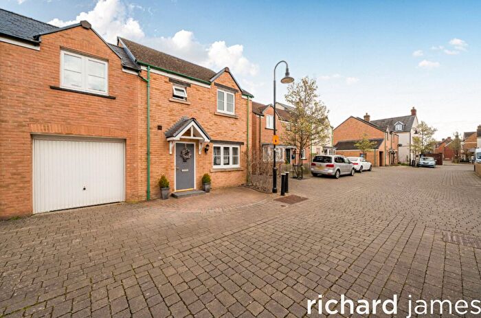 3 Bedroom End Terrace House For Sale In Offerton Road, East Wichel, Swindon, SN1