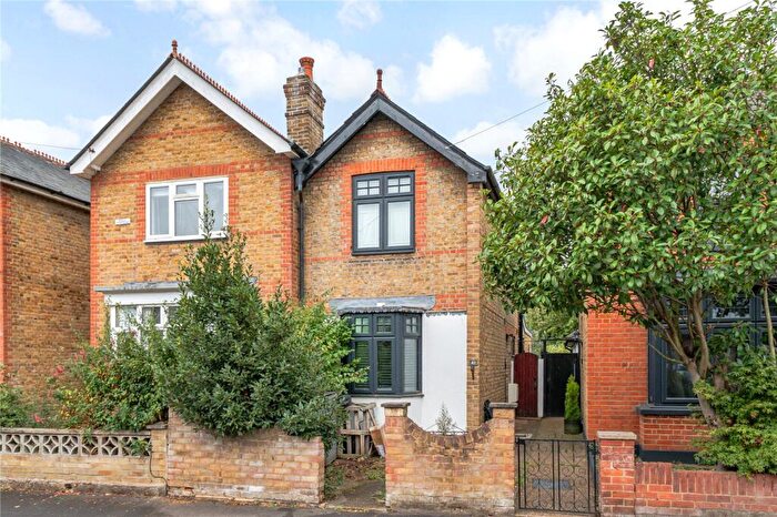 2 Bedroom Semi Detached House For Sale In Russell Road, Walton-On-Thames, KT12