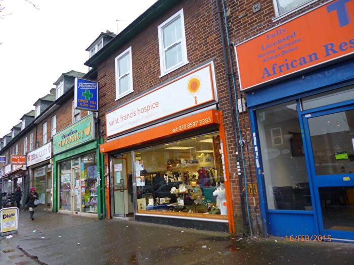 3 Bedroom Flat To Rent In Green Lane, Dagenham, RM8