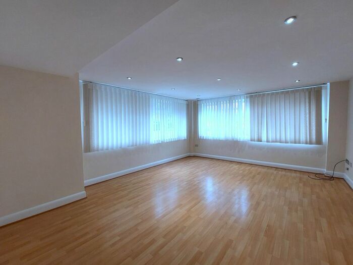 2 Bedroom Flat To Rent In Mercury House, Heathcroft, Ealing, London, W5