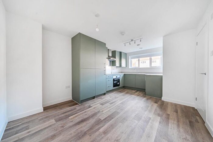 4 Bedroom Terraced House To Rent In Stanmore Crescent, Carterton, OX18