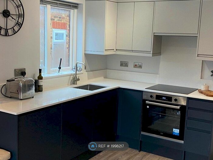 1 Bedroom Flat To Rent In Rothschild Road, Chiswick, London, W4