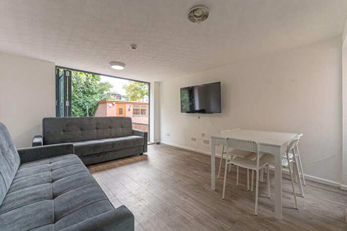 7 Bedroom Terraced House To Rent In Tiverton Road, Selly Oak, Birmingham, B29