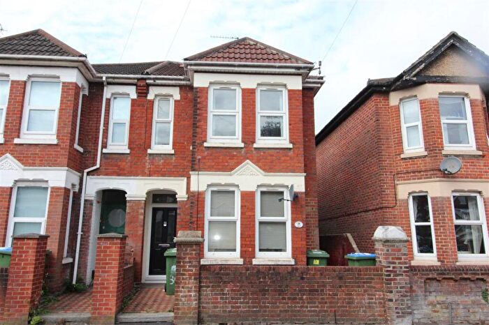 2 Bedroom Apartment To Rent In Newcombe Road, Southampton, SO15