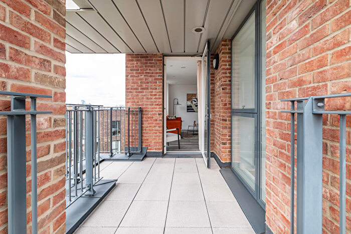 2 Bedroom Flat For Sale In Copeland Road, London, SE15