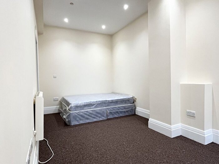 Studio To Rent In Station Road, Winchmore Hill, London, N21