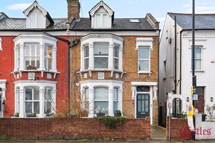 1 Bedroom Flat For Sale In Ferme Park Road, London, N8