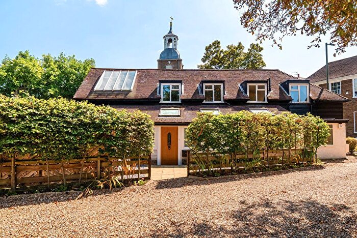 5 Bedroom Semi-detached House For Sale In Church Street, Lower Sunbury, TW16