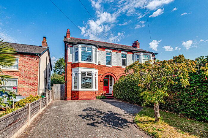 3 Bedroom Semi-Detached House For Sale In Davyhulme Road, Davyhulme, Manchester, M41