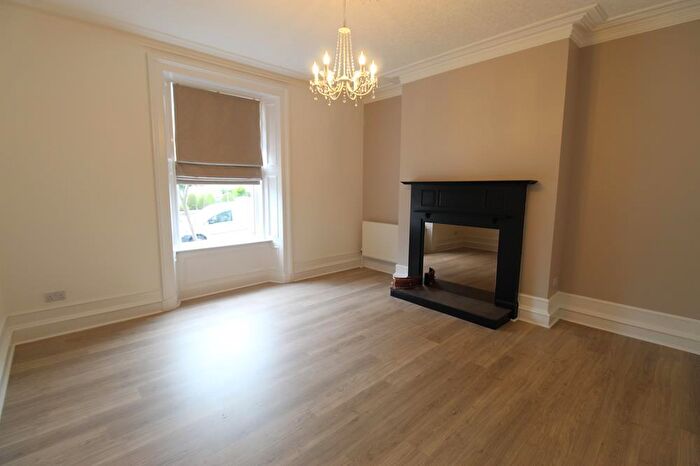 2 Bedroom Flat To Rent In Irvine Place, Aberdeen, AB10