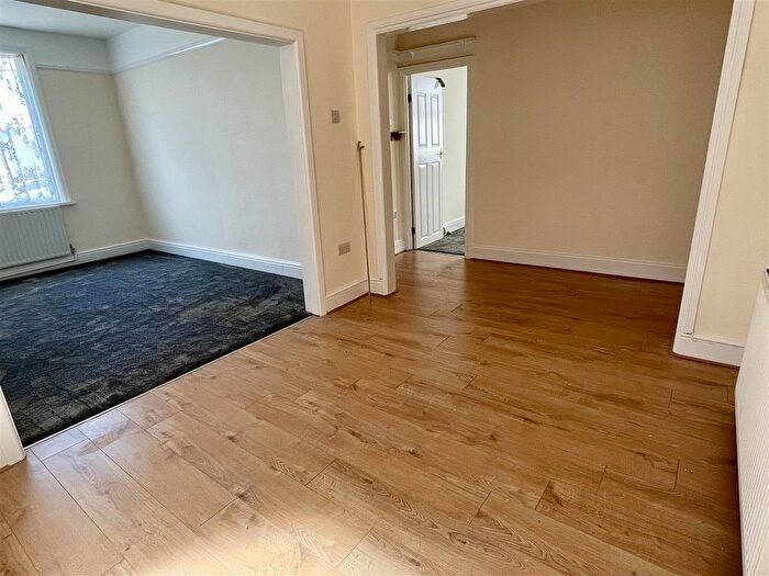 2 Bedroom Bungalow For Sale In Singleton Road, Upper Tumble, Llanelli, SA14