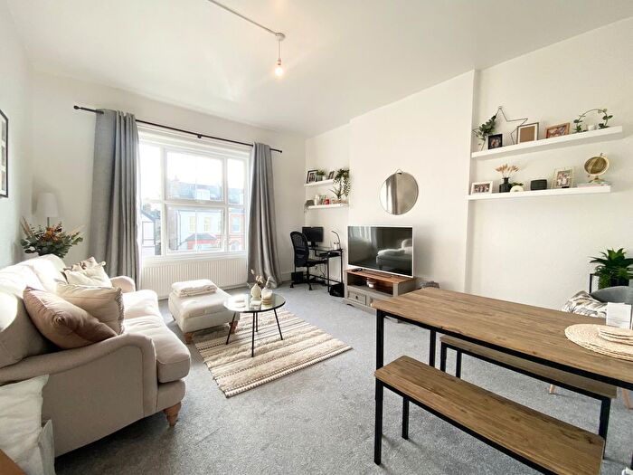 1 Bedroom Flat To Rent In Lewin Road, London, SW16