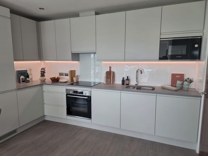 2 Bedroom Flat To Rent In Thames Quarter, Napier Road, Reading, RG1