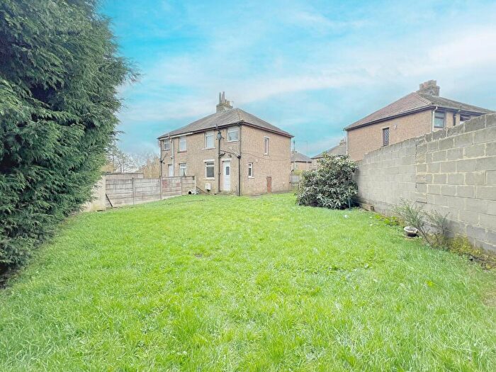 2 Bedroom Semi Detached House For Sale In Mandale Grove, Bradford, BD6
