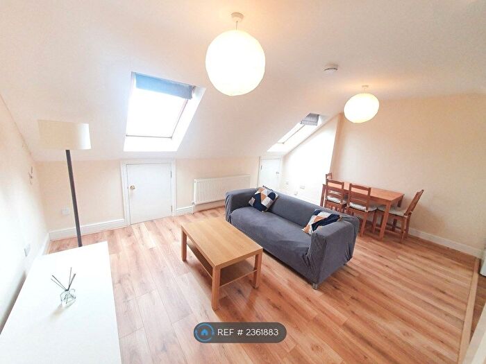 1 Bedroom Flat To Rent In Gleneagle Road, London, SW16