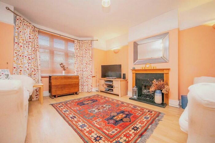 3 Bedroom Detached House For Sale In Tuddenham Avenue, Ipswich, IP4