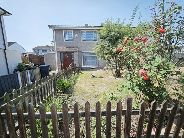 3 Bedroom End Of Terrace House To Rent In Stratford Close, Dagenham, RM10