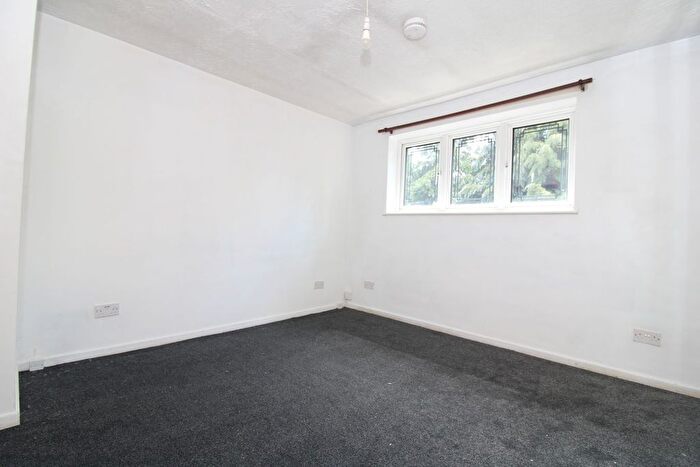 5 Bedroom Semi-Detached House To Rent In Broadwater Crescent, Stevenage, SG2