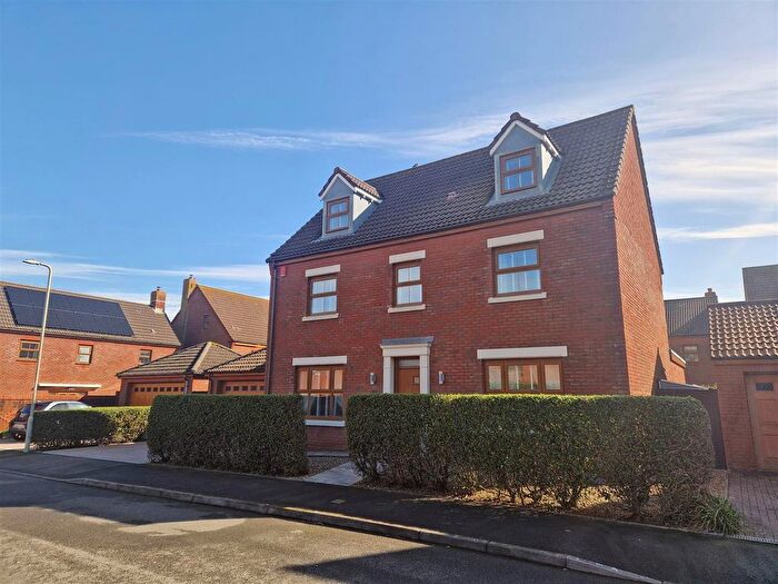 5 Bedroom Detached House For Sale In Sanderling Way, Porthcawl, CF36