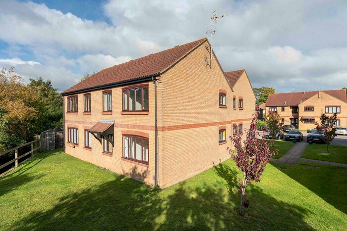 1 Bedroom Flat To Rent In Kingfisher Court, Willowmead, Dorking, RH4