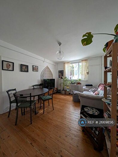 2 Bedroom Flat To Rent In Sherborne Court, London, SE20