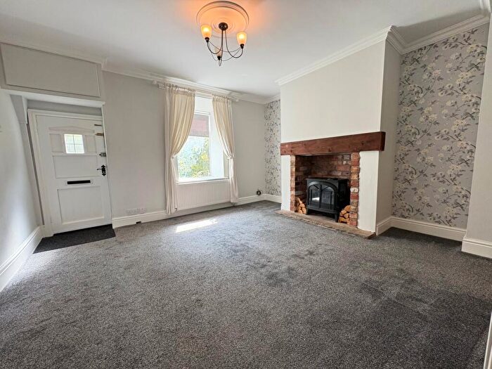 2 Bedroom Cottage To Rent In Barrow Bridge Road, Bolton, BL1