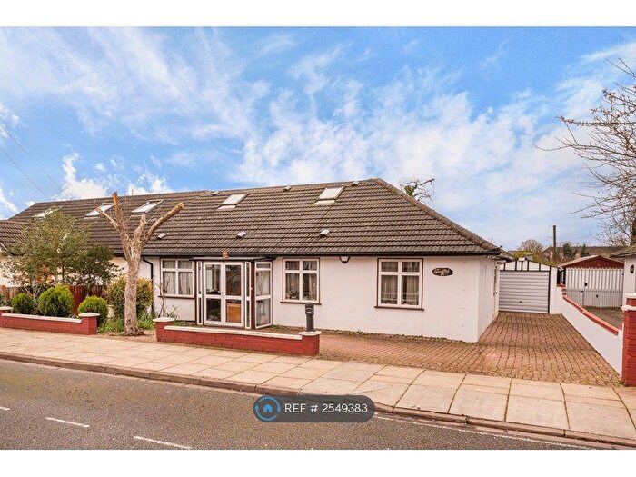 4 Bedroom Bungalow To Rent In Lowfield Road, London, W3