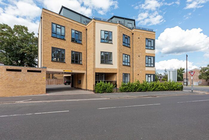 2 Bedroom Flat For Sale In Cookham Road, Maidenhead, SL6
