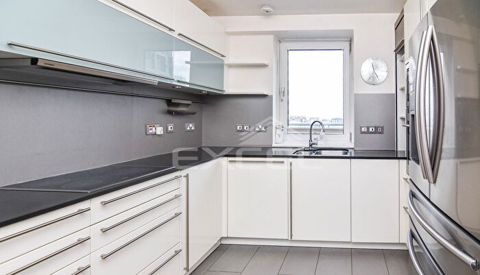 3 Bedroom Flat To Rent In Abbey Road, St Johns Wood, London, NW8