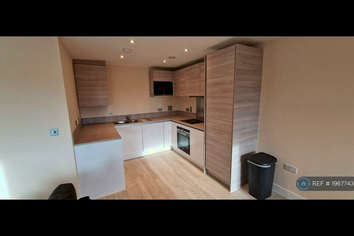 2 Bedroom Flat To Rent In Alder House, Maidenhead, SL6