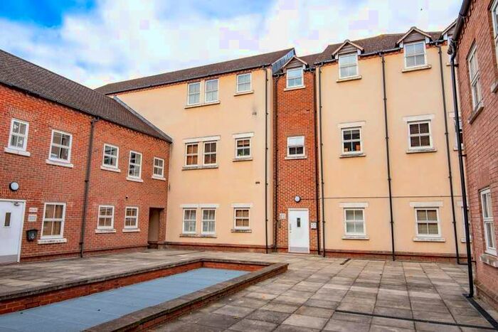 2 Bedroom Apartment To Rent In Pine Street, Aylesbury, HP19