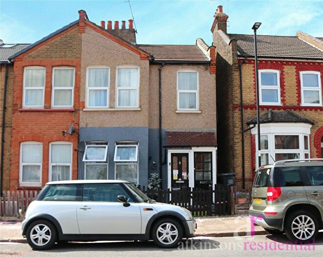 2 Bedroom Apartment For Sale In Morley Hill, Enfield, Middlesex, EN2