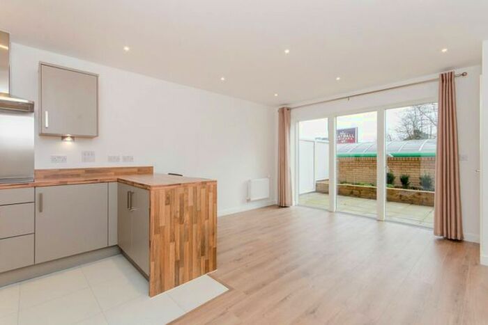 1 Bedroom Flat To Rent In Kingston Road, Wimbledon, London, SW20