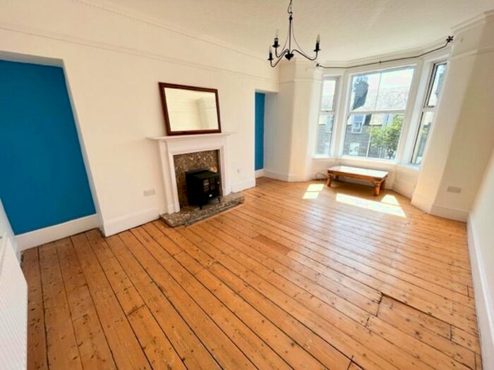 3 Bedroom Flat To Rent In Stanley Street, City Centre, Aberdeen, AB10