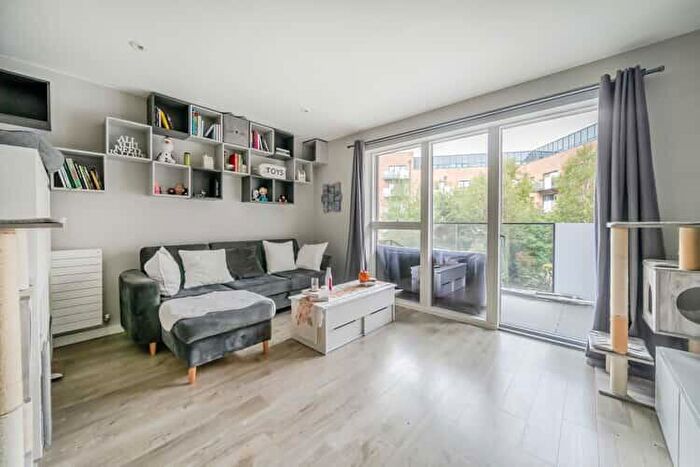 2 Bedroom Flat For Sale In Purbeck Gardens, London, Greater London, SE26