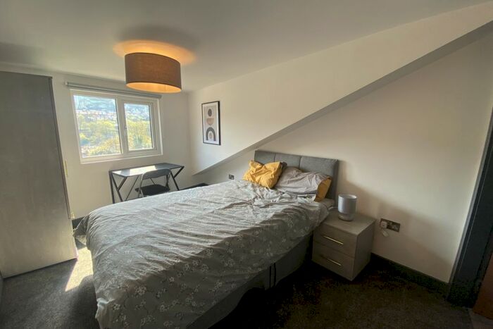 Studio To Rent In South Street, Keighley, West Yorkshire, BD21