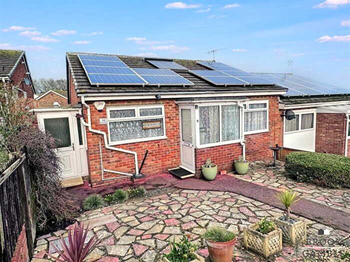 2 Bedroom Bungalow For Sale In Jay Close, Eastbourne, BN23