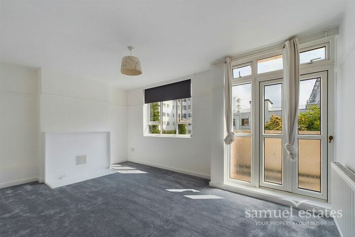 3 Bedroom Flat To Rent In Charlwood House, Streatham Hill, SW2