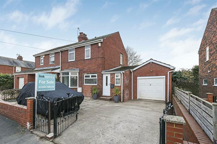 3 Bedroom Semi-Detached House For Sale In Bird Lane, Kellington, DN14