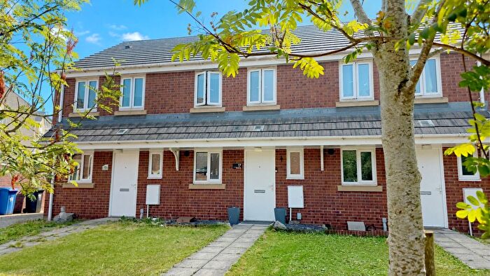 2 Bedroom Terraced House For Sale In Birchenlee, Hyde, Tameside, SK14