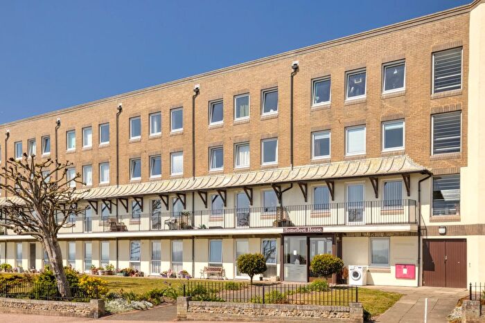 1 Bedroom Flat For Sale In Wellington Crescent, Ramsgate, Kent, CT11