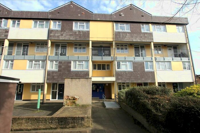 3 Bedroom Flat To Rent In Bellamy Road, London, E4