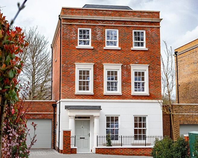 4 Bedroom Link Detached House For Sale In Brunswick Gardens, Chilbolton Avenue, Winchester, Hampshire, SO22