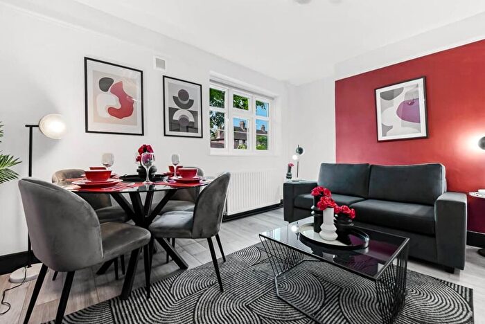 2 Bedroom Flat To Rent In Addison Way, London, NW11